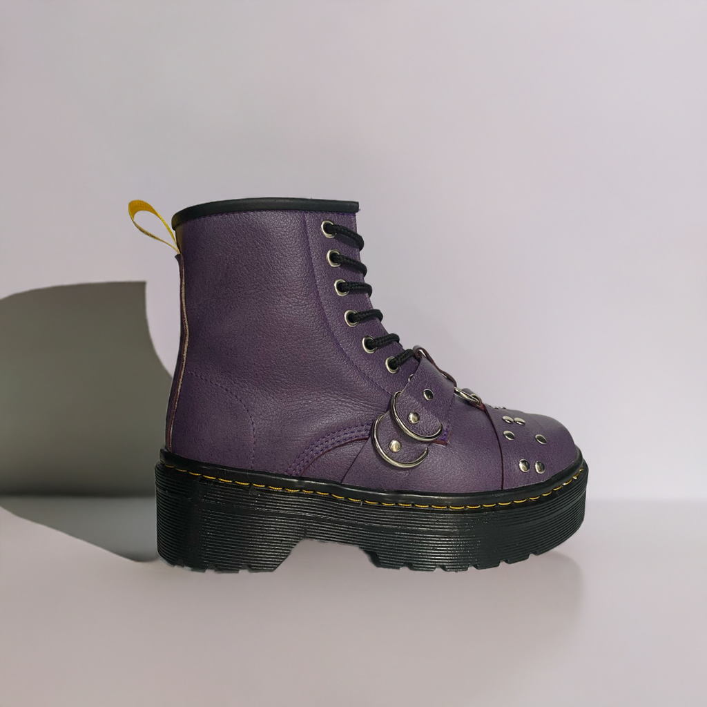 Botas en cuero moradas