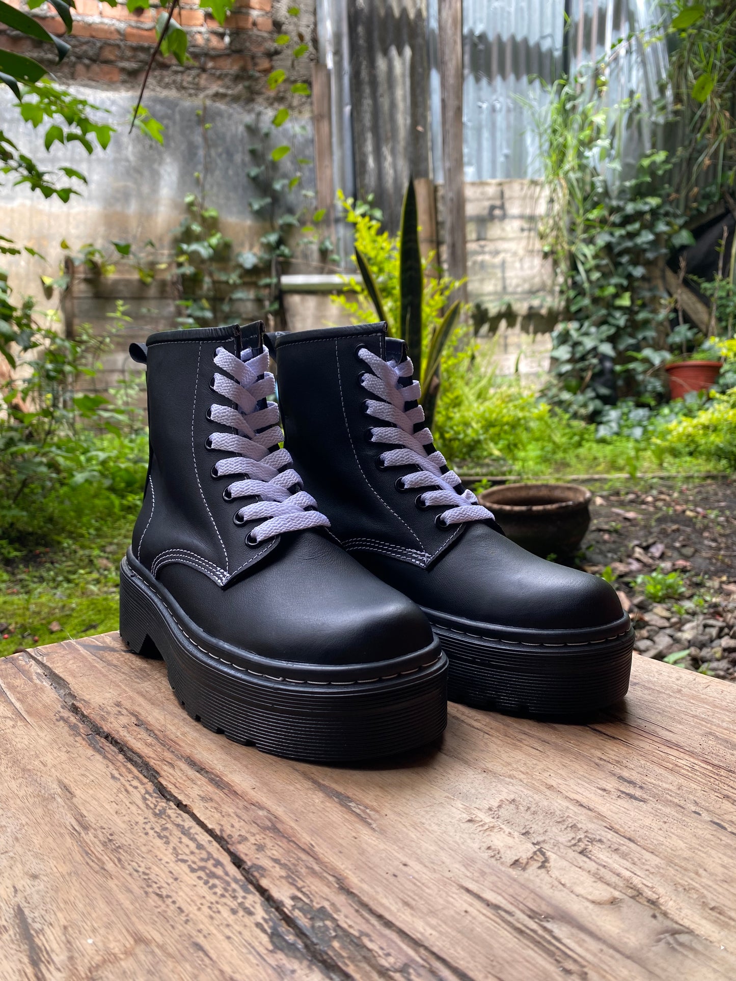 Botas costura blanca