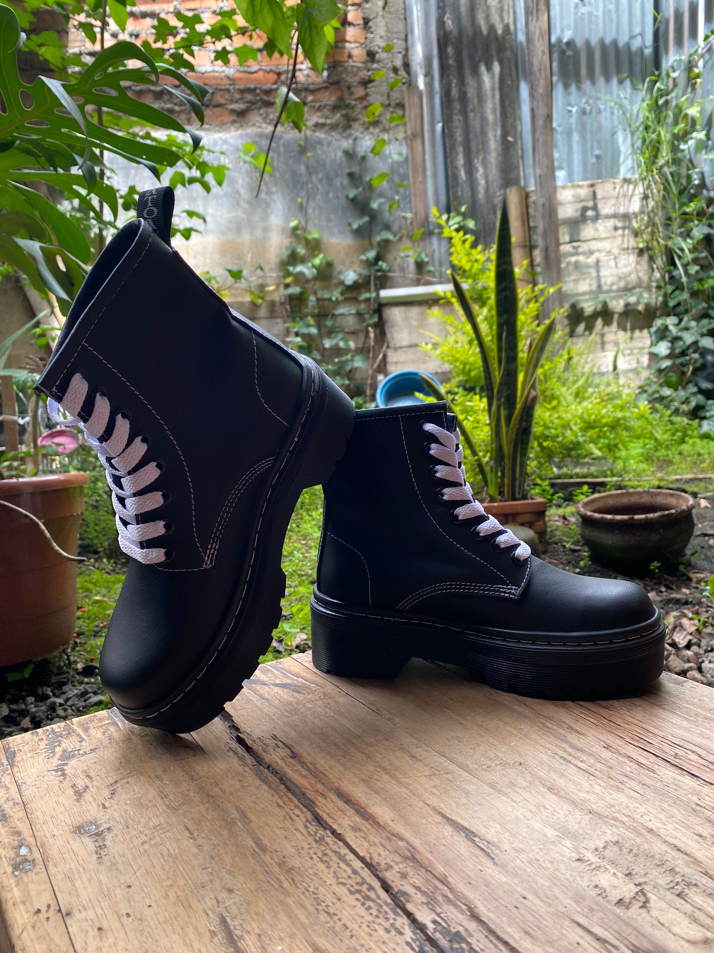 Botas costura blanca
