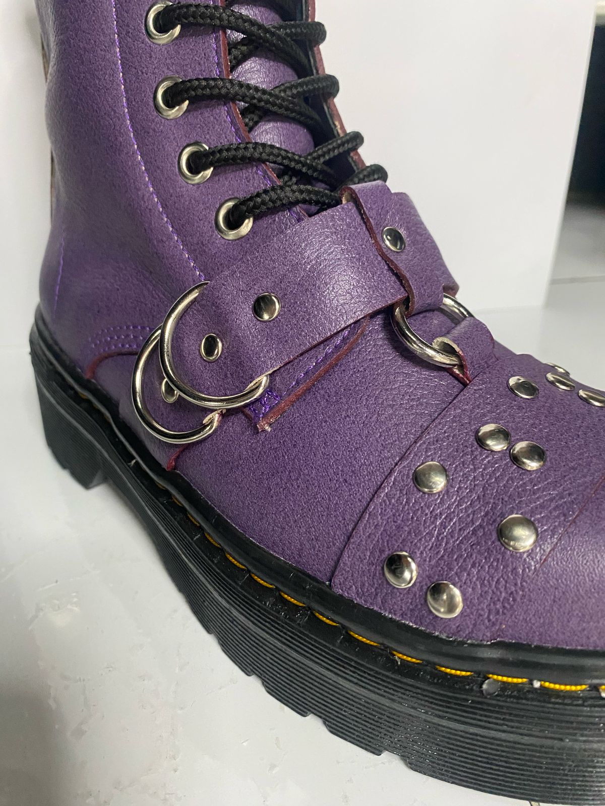 Botas en cuero moradas